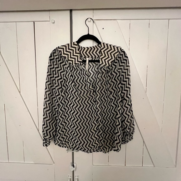 Gorgeous Black and white Blouse
Brand: Bellatrix Size Small - Picture 1 of 7